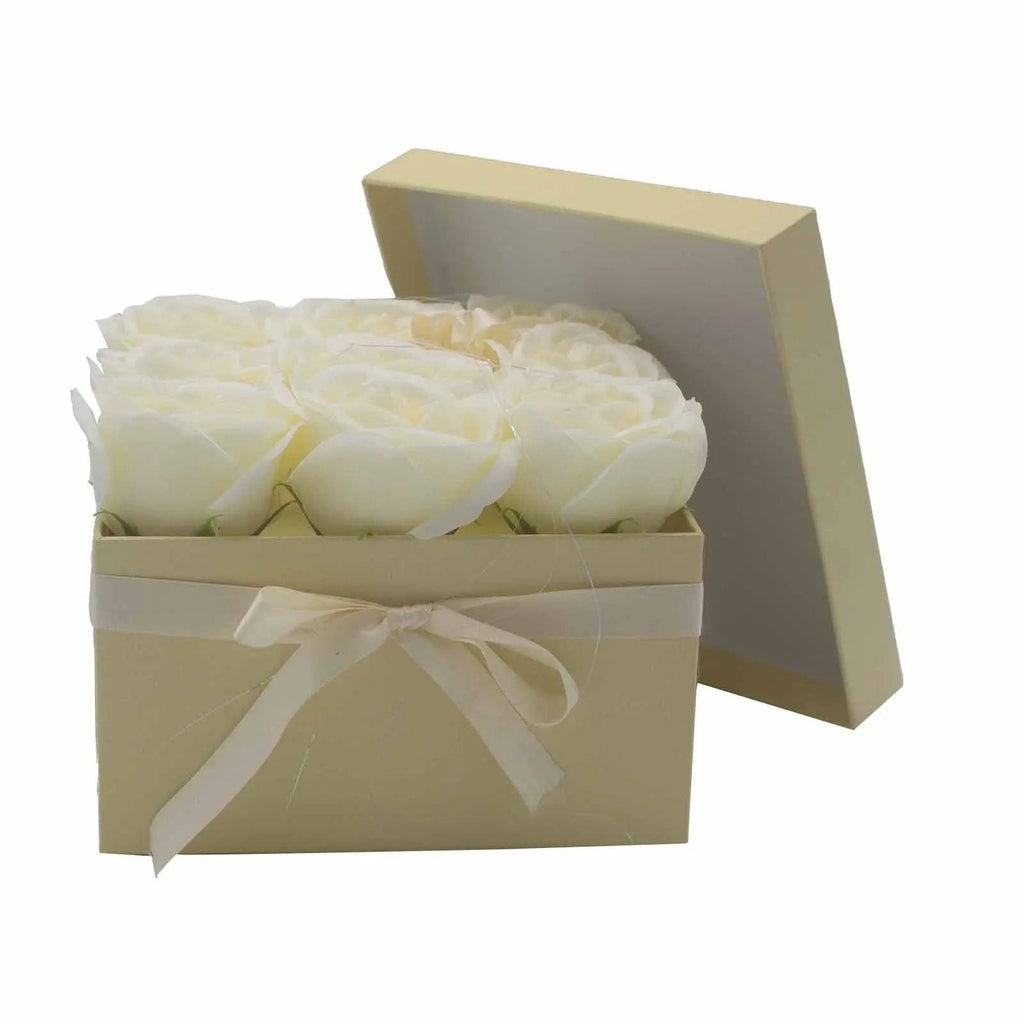 Caixa de Presente - Flores de Sabão - 9 Rosas Creme - Quadrado
