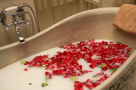 Set de 3 flores de sabão em caixa coração - rosas amarelas