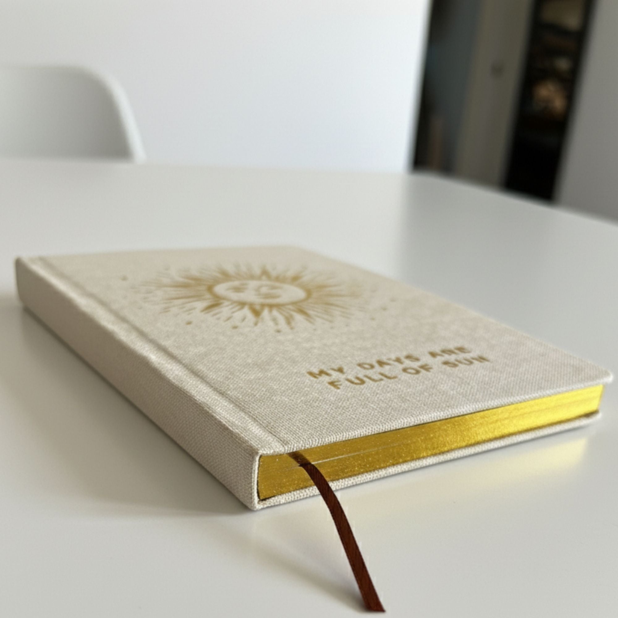 Diário de Gratidão Marfim com Rebordo Dourado - 120 páginas - Os Meus Dias Estão Cheios de Sol