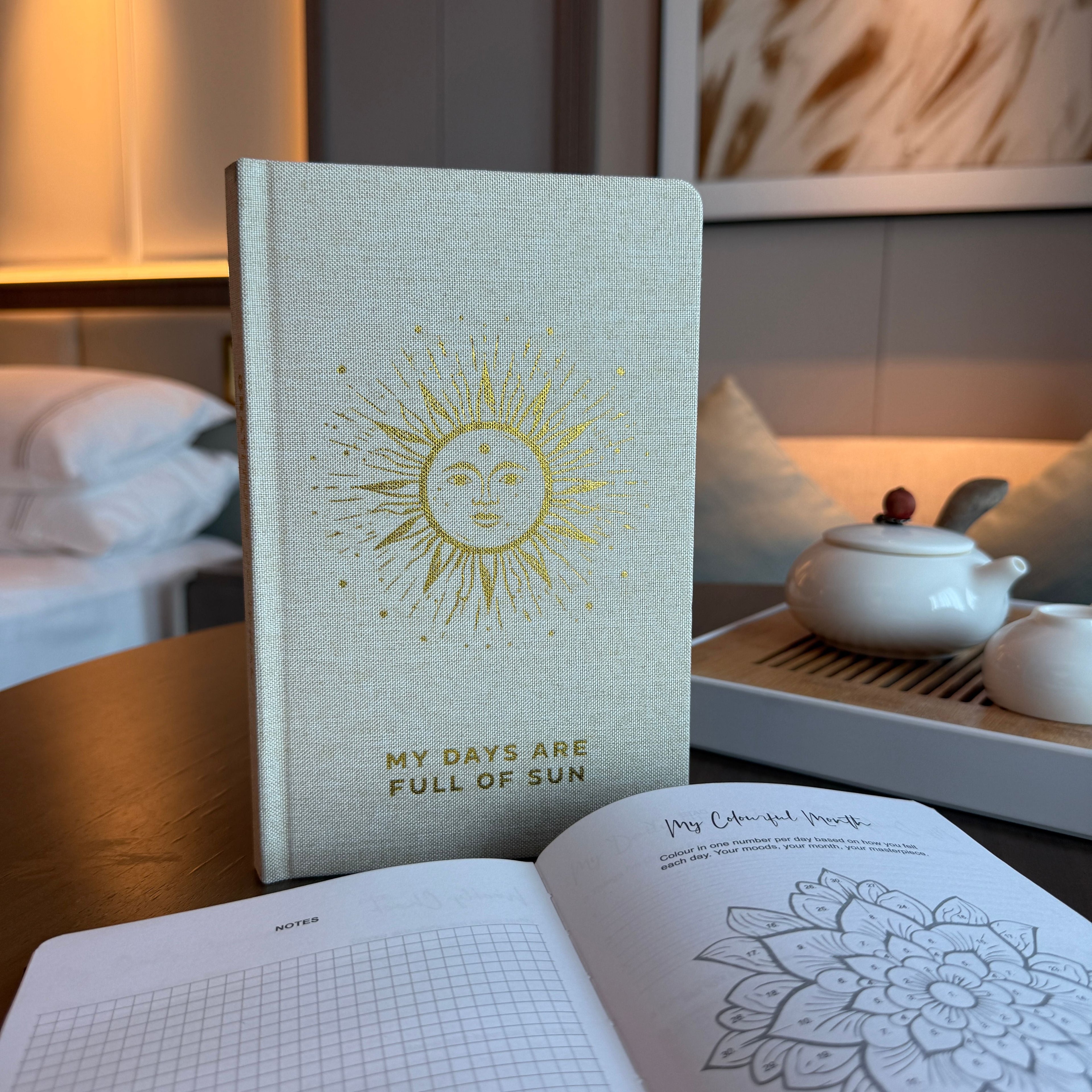 Diário de Gratidão Marfim com Rebordo Dourado - 120 páginas - Os Meus Dias Estão Cheios de Sol
